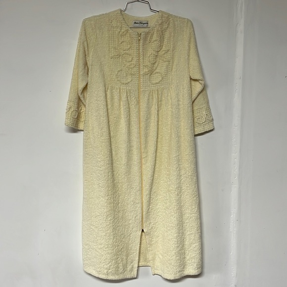 Norm Thompson Vintage Yellow Robe‎ - Picture 1 of 7